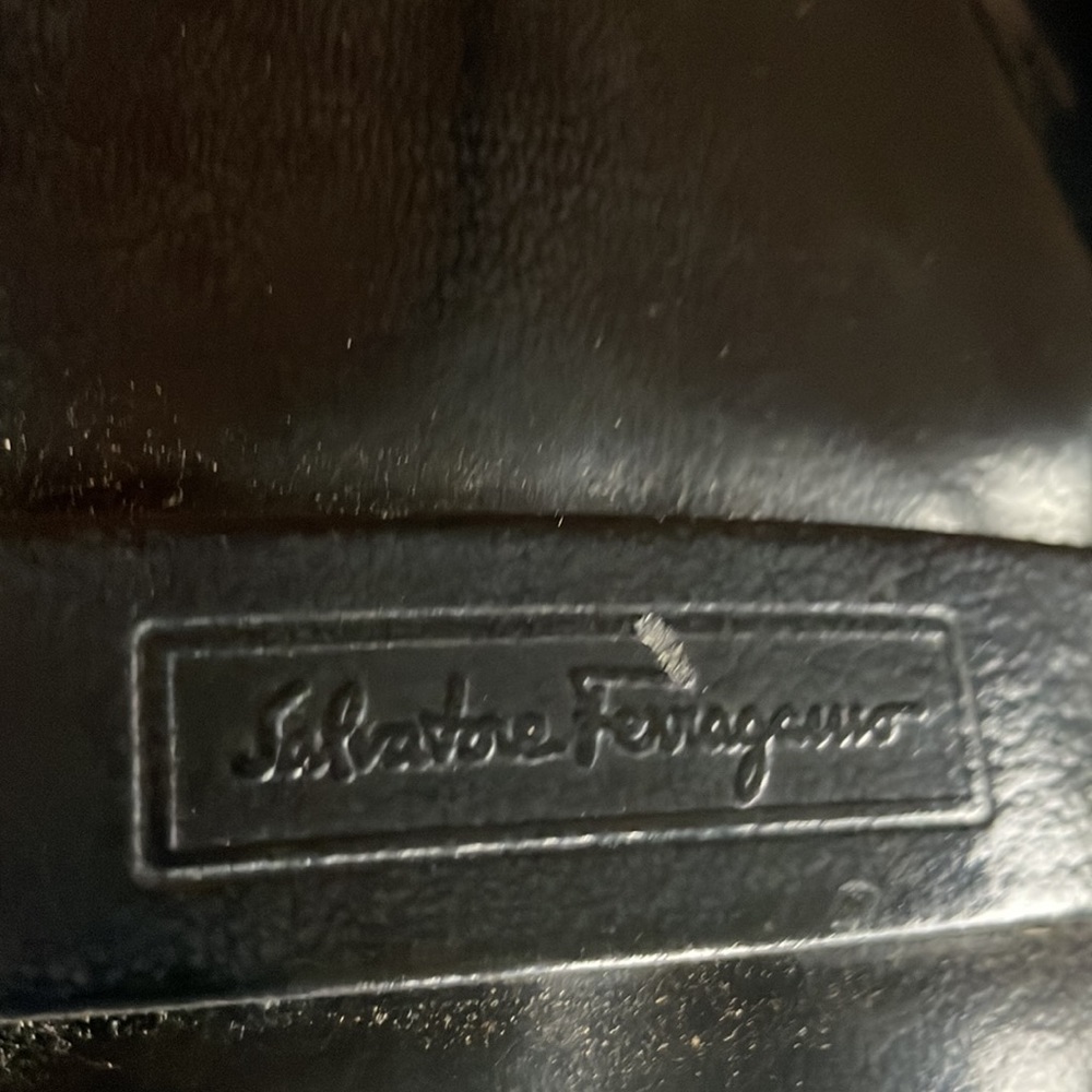 🔥🔥 Price drop!! Salvatore Ferragamo Shoulder Bag🔥🔥 - Picture 6 of 10